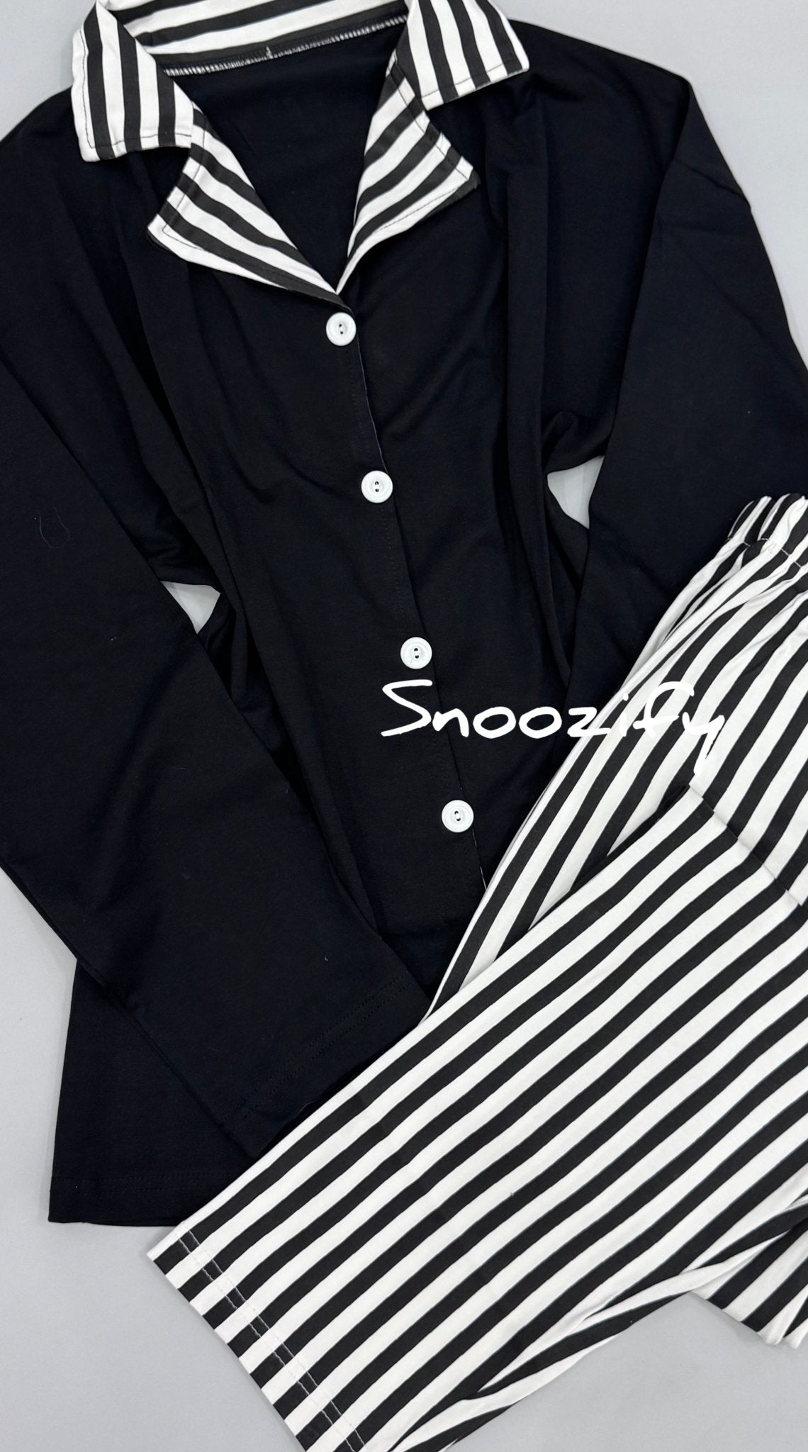 Black & white - Snoozify